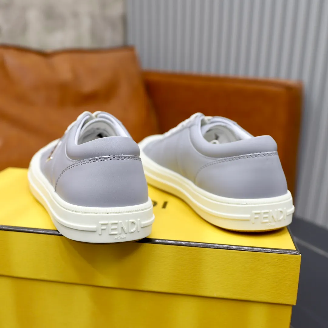 Factory price: 580💰Original order (couple model) Brand: FENDI Fendi🙅‍♂️🙅‍♂️🙅‍♂️ Size: Female 35–40, Male 39-44 (45 can be customized) Grade: Official website genuine Material: Imported original cowhide upper Original comfortable lining TPU wear-resistant lightweight outsole Style category: Loafers New trendy shoes color: actual picture color